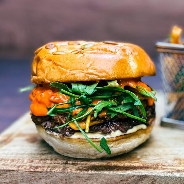 Pulled Boss Burger cu Cartofi Prăjiți